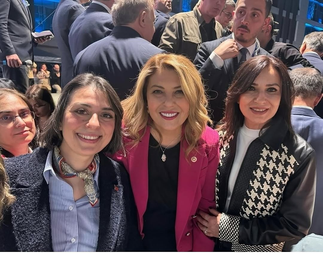 Gezmiş’ten Sinem Dedetaş’a Destek