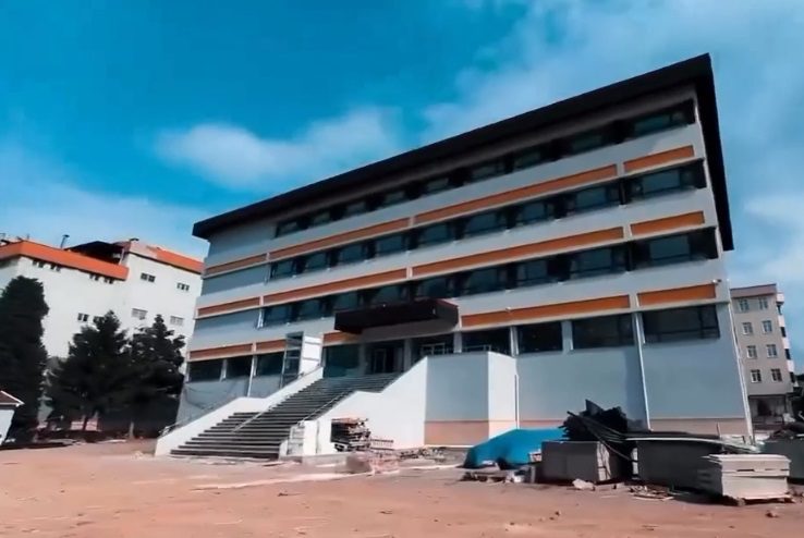 24 derslikli modern lise