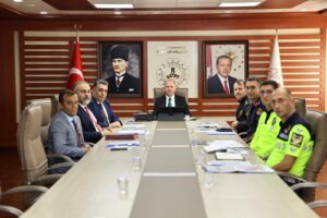 VALİ SERDENGEÇTİ, TRAFİK GÜVENLİĞİ EYLEM PLANI TOPLANTISINA KATILDI