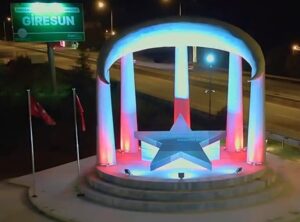 GİRESUN İL ÖZEL İDARESİ, ŞEHİTLİK ANITI’NA YAKIŞIR BİR GÖRÜNÜM KAZANDIRDI