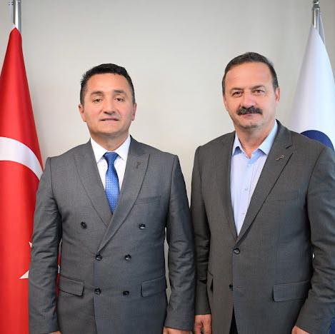 Berat Akkaya  istifa etti