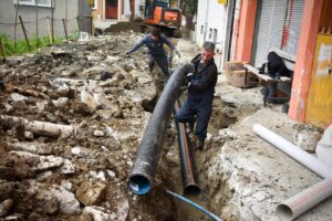 Aydınlar Mahallesi’nde kanalizasyon çalışması