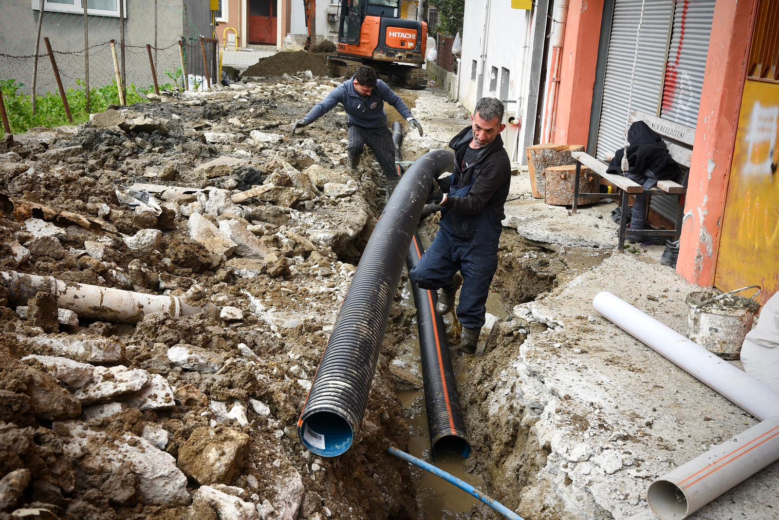 Aydınlar Mahallesi’nde kanalizasyon çalışması