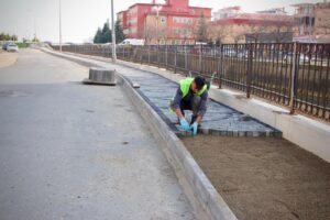 GİRESUN BELEDİYESİ GÜRE MAHALLESİ’NDE KALDIRIM YAPIM VE YENİLEME ÇALIŞMASI BAŞLATTI