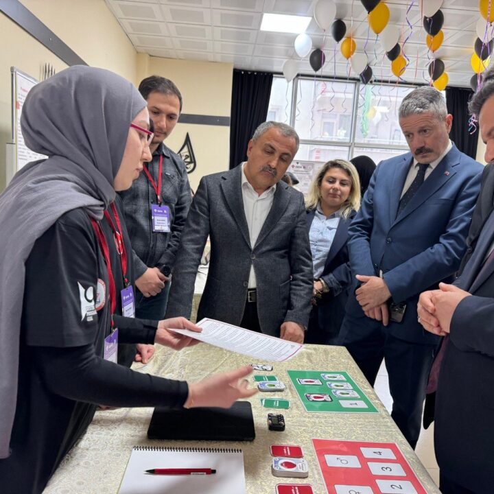 GİRESUN’DA GELECEĞİN BİLİM İNSANLARI SAHNEDE