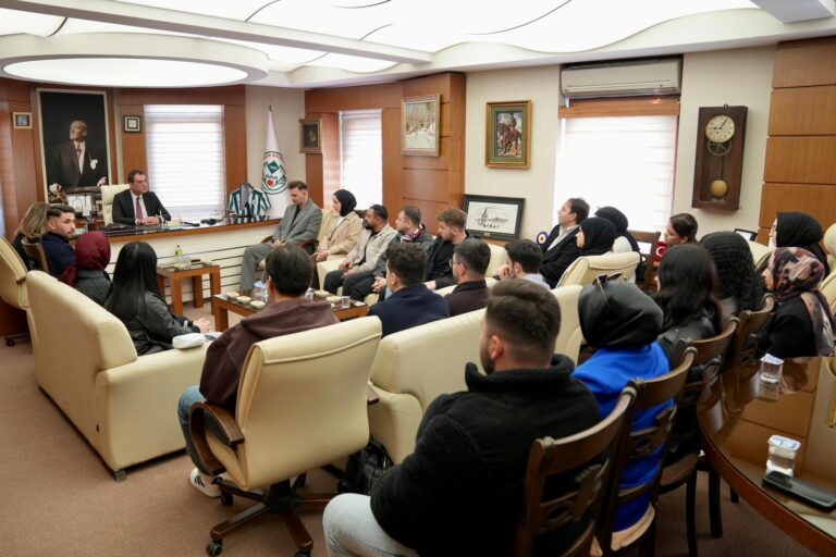 GENÇLER BELEDİYE BAŞKANI KÖSE İLE BİR ARAYA GELDİ