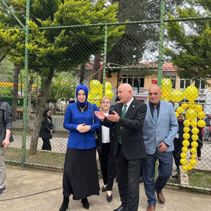 GENÇ ZİHİNLER PROJELERİNİ DUROĞLU’NDA SERGİLEDİ: BAŞKAN ÇETİN “EĞİTİMİN VE GENÇLERİMİZİN YANINDA OLMAYA DEVAM EDECEĞİZ”