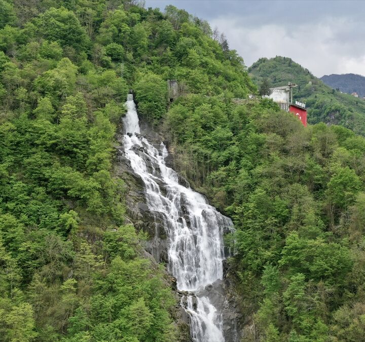 GİRESUN’DA 190 METREDEN DÖKÜLEN SU GÖRSEL ŞÖLENE DÖNÜŞÜYOR