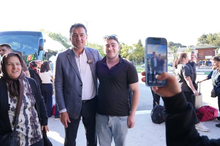 BAYRAM DÖNÜŞÜNDE OTOGARDA YOĞUNLUK: FUAT KÖSE VATANDAŞLARI UĞURLADI