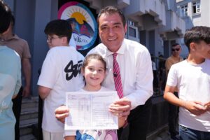 BAŞKAN KÖSE ÖĞRENCİLERİN KARNE HEYECANINA ORTAK OLDU