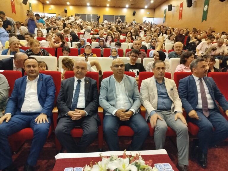 GİRESUN’DA HALK OYUNLARI ŞÖLENİNE YOĞUN İLGİ