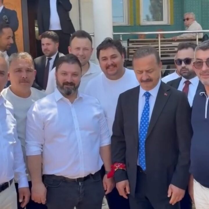 ANAHTAR PARTİ GENEL BAŞKANI YAVUZ AĞIRALİOĞLU VE GİRESUN İL YÖNETİMİ SAHADA SEÇİM ÇALIŞMASINDA BULUŞTU