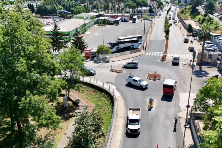 TEYYAREDÜZÜ’NDE ULAŞIMI RAHATLATAN YENİ KAVŞAKLAR HİZMETE GİRDİ