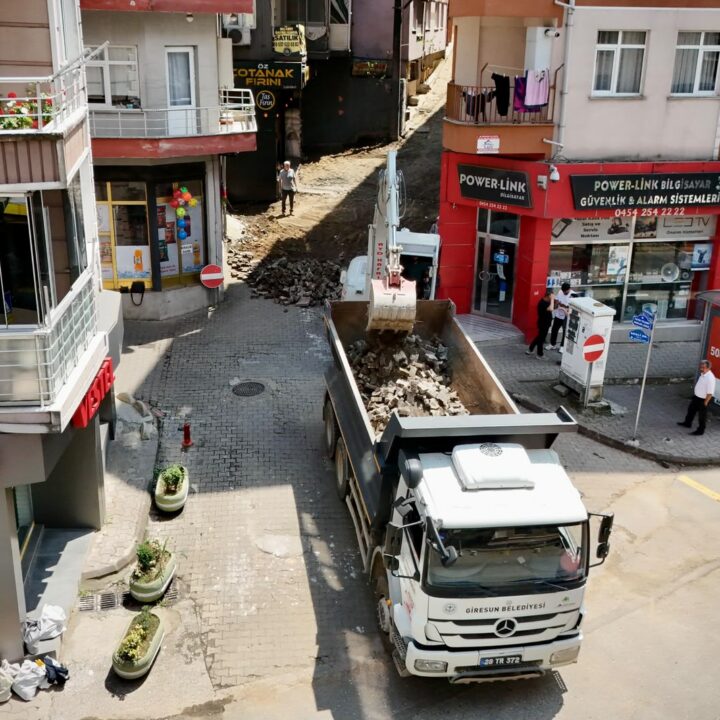 GİRESUN BELEDİYESİ YEŞİLTEPE CADDESİ’NDE 2. ETAP ÇALIŞMALARINA BAŞLADI