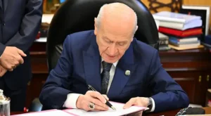 BAHÇELİ’DEN “TERÖRSÜZ TÜRKİYE” ÇERÇEVE YASASINA İMZA