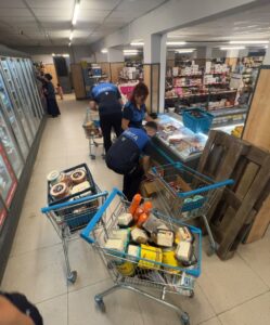 GİRESUN BELEDİYESİ ZABITASI’NDAN MARKETLERE SIKI DENETİM: 347 ÜRÜN İMHA EDİLDİ