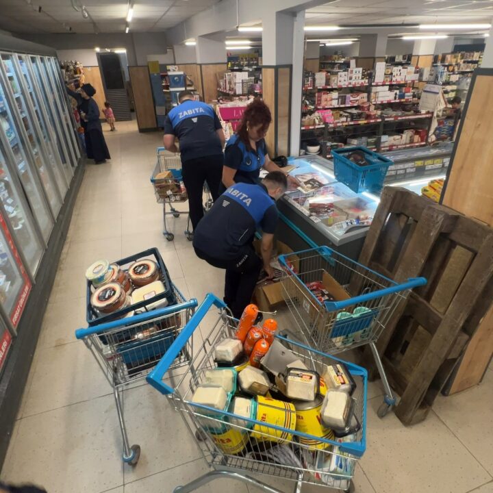 GİRESUN BELEDİYESİ ZABITASI’NDAN MARKETLERE SIKI DENETİM: 347 ÜRÜN İMHA EDİLDİ
