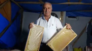 ÇAMOLUK’TA BAL FESTİVALİ COŞKUSU: AĞALIK 1 MİLYON 400 BİN LİRAYA ULAŞTI