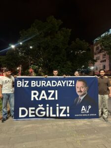 ANAHTAR PARTİ GENÇLİĞİ GİRESUN MEYDANI’NDA: “BİZ BURADAYIZ, RAZI DEĞİLİZ!”