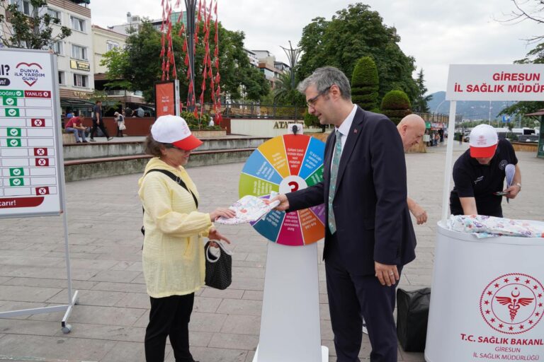 GİRESUN ATATÜRK MEYDANI’NDA İLK YARDIM BİLİNCİ İÇİN “İLK YARDIM SOKAĞI” KURULDU
