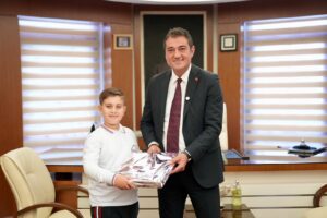İLKÖĞRETİM HAFTASI’NDA BAŞKAN KÖSE’YE MİNİK KONUKLAR