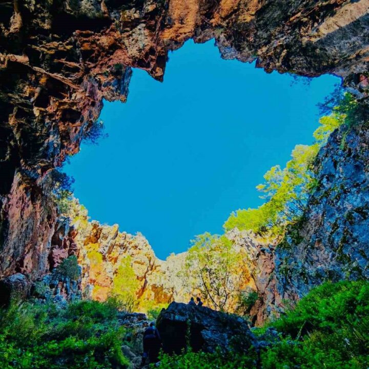ALUCRA’DAKİ TEPESİ DELİK OBRUĞU DRONE İLE GÖRÜNTÜLENDİ