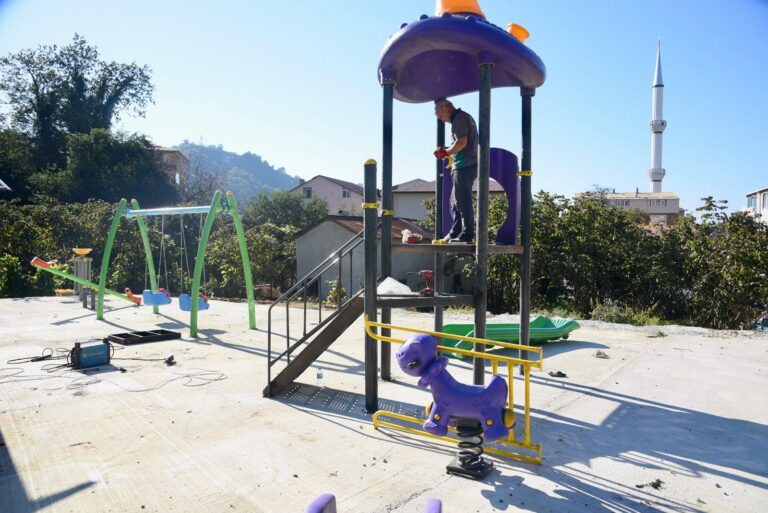 AYDINLAR MAHALLESİ İLK PARKINA KAVUŞUYOR: BAŞKAN FUAT KÖSE, “İHTİYAÇ DUYULAN HER BÖLGEDE YENİ PARKLAR YAPMAYA DEVAM EDECEĞİZ”
